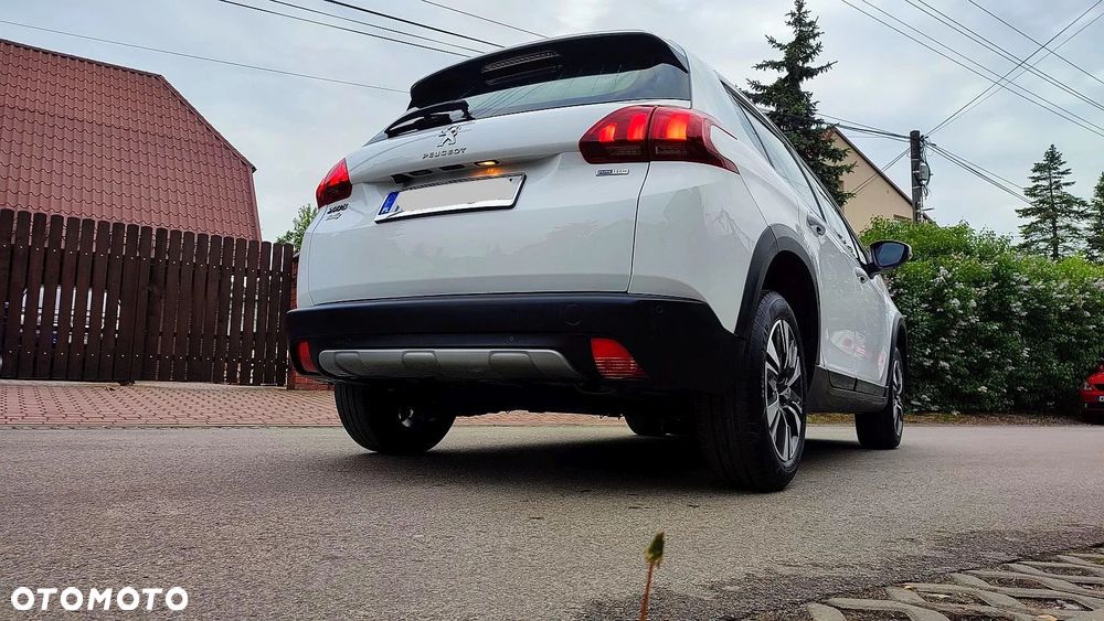 Peugeot 2008 1.2 Pure Tech Style S&S - 16