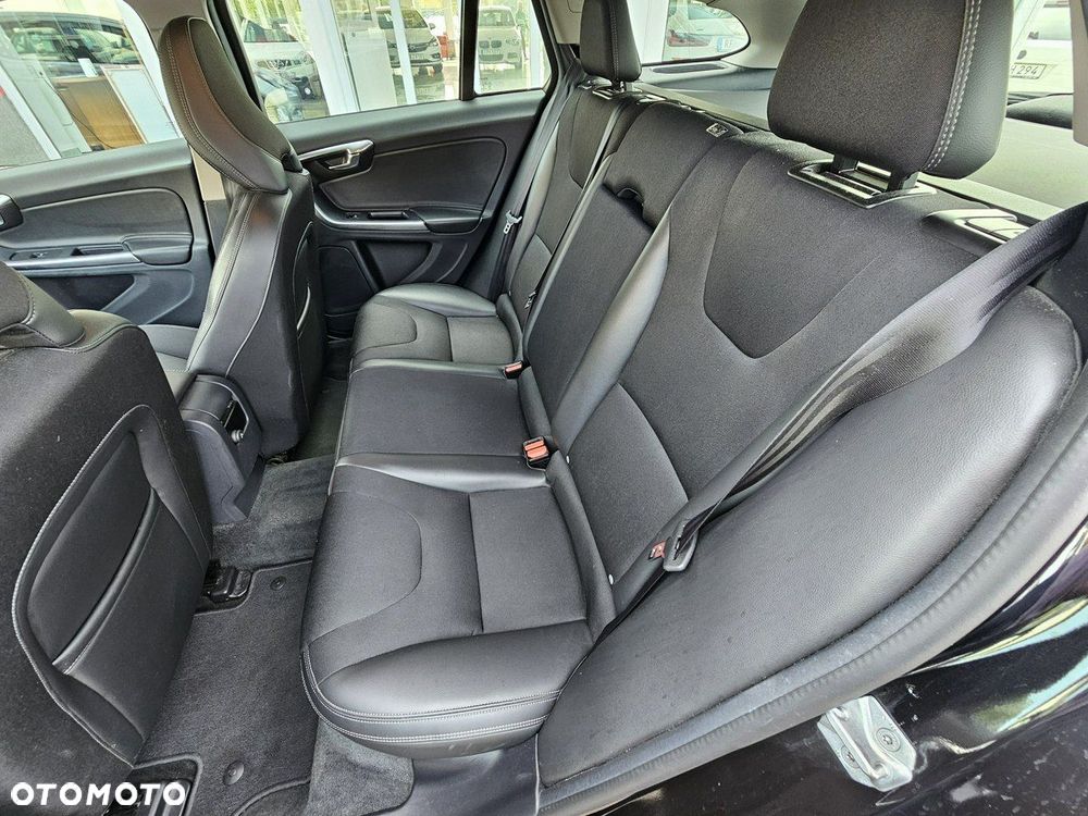 Volvo V60 Cross Country D4 Geartronic Kinetic - 27