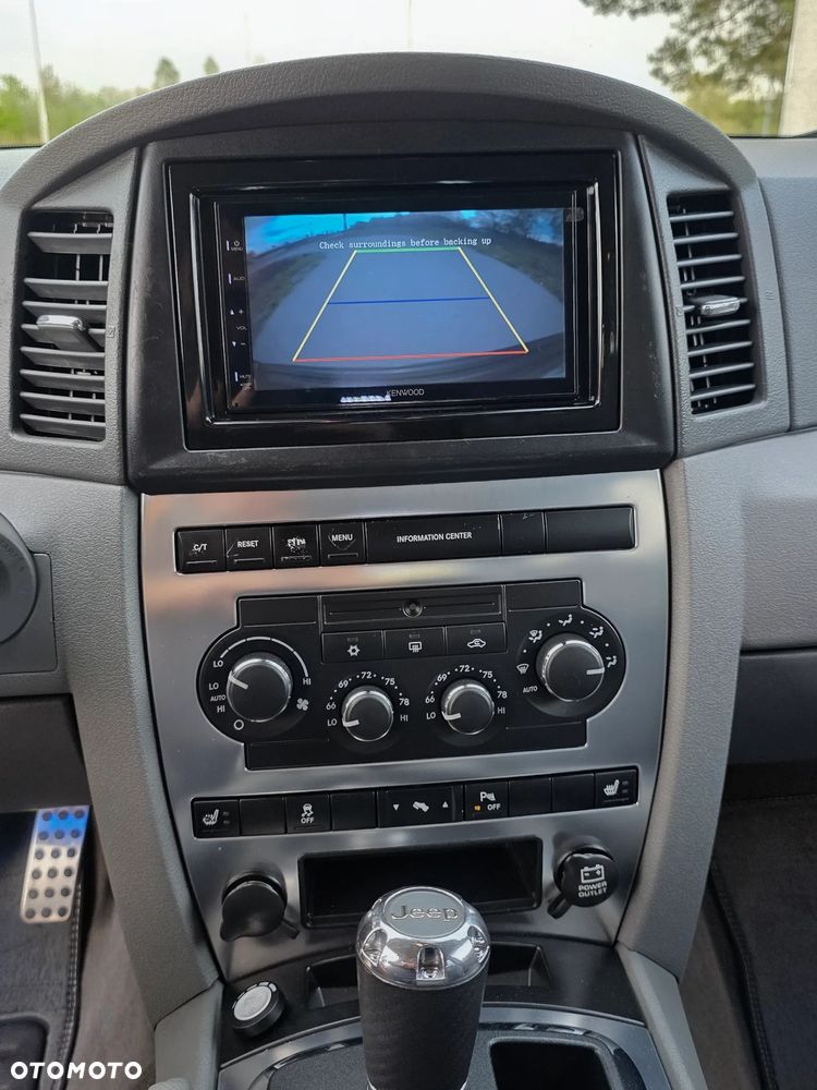 Jeep Grand Cherokee - 35