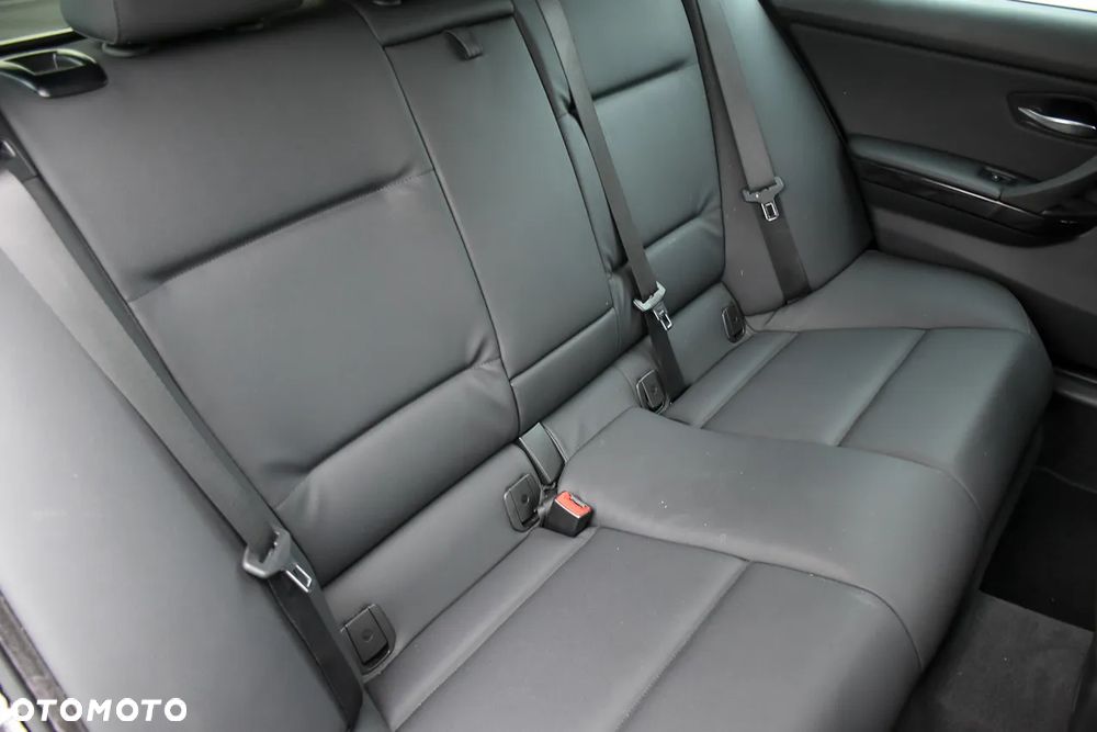 BMW Seria 3 318d DPF Edition Exclusive - 34