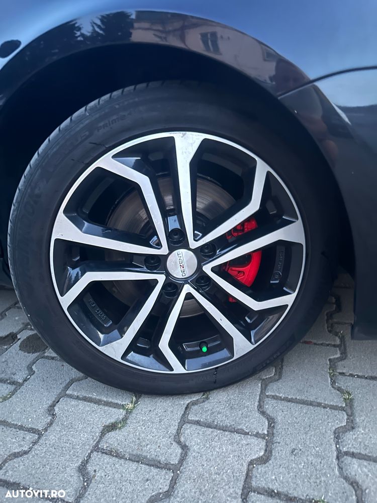 Volkswagen Passat - 12