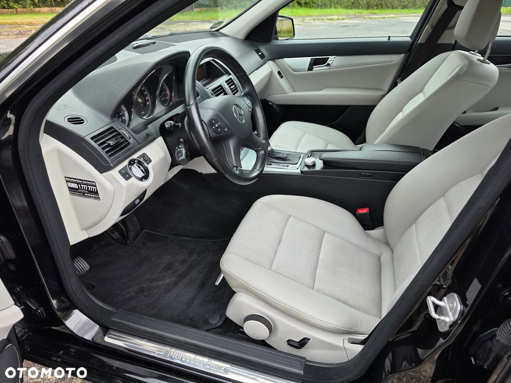 Mercedes-Benz Klasa C 180 CGI Automatik BlueEFFICIENCY Avantgarde - 14