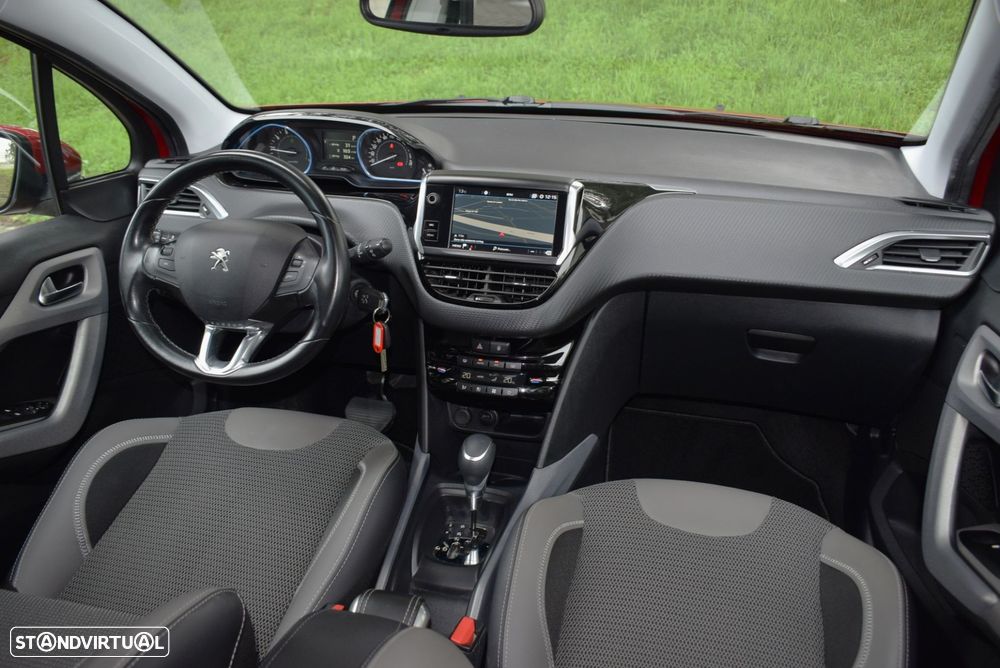 Peugeot 2008 1.2 PureTech Allure EAT6 - 18