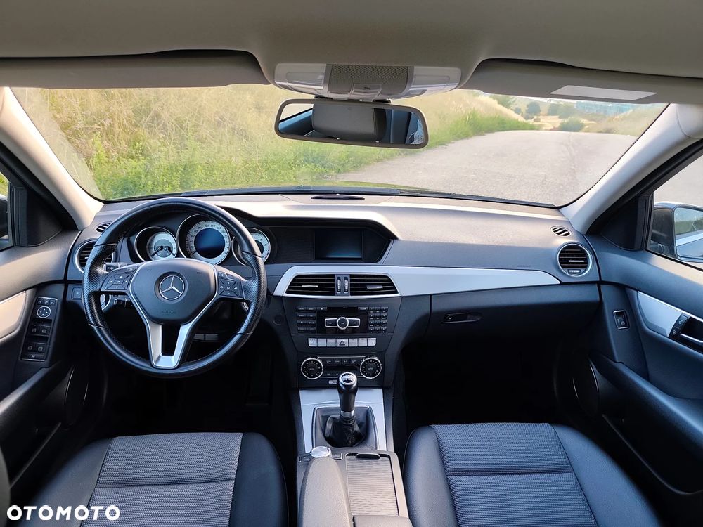Mercedes-Benz Klasa C 180 CGI BlueEff Avantgarde - 38