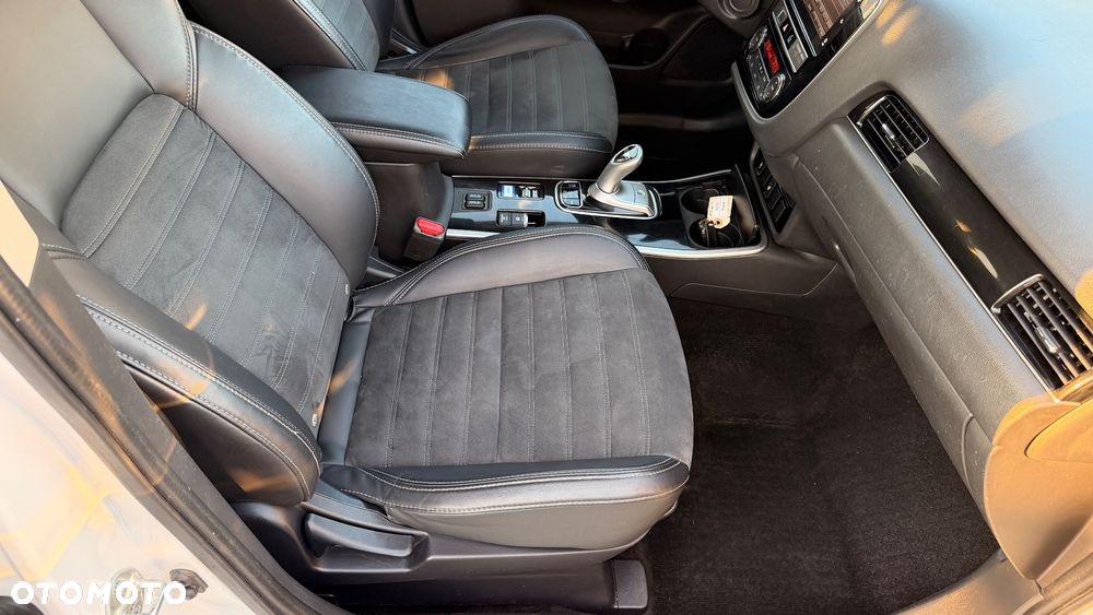 Mitsubishi Outlander - 20