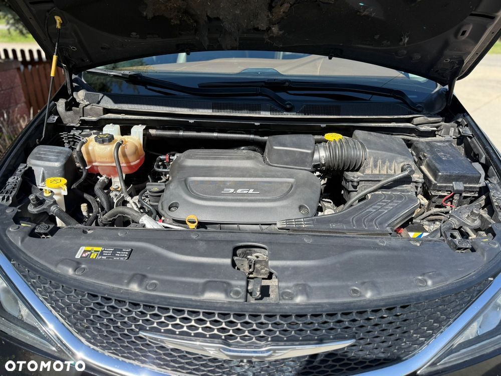 Chrysler Pacifica - 16