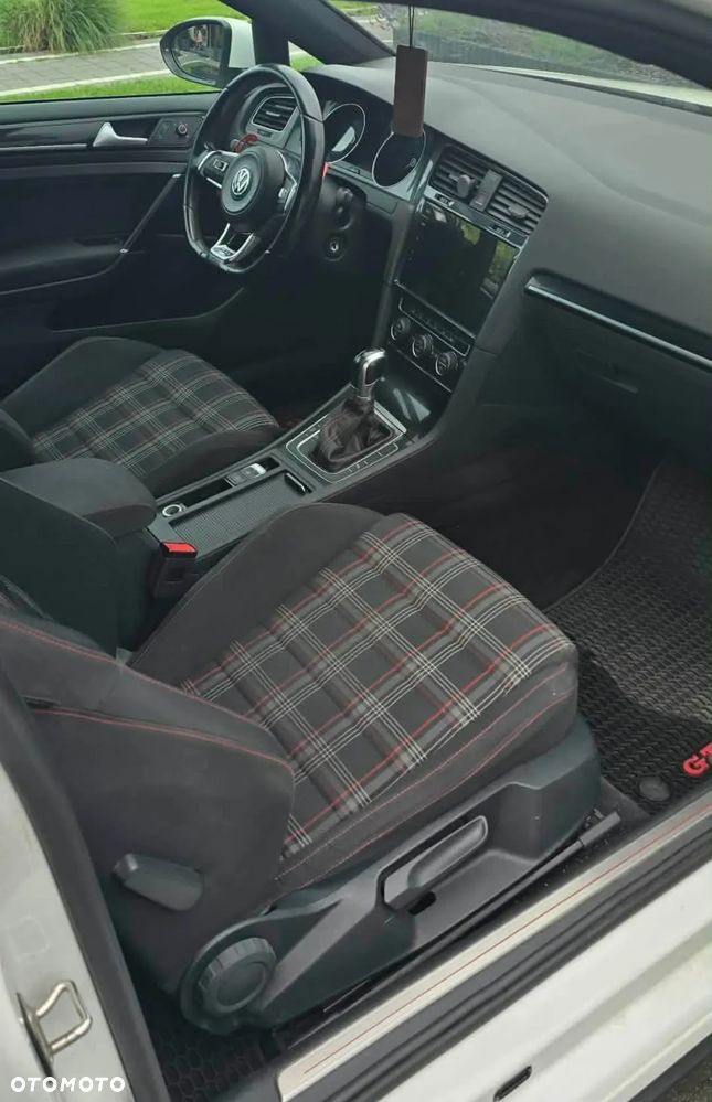 Volkswagen Golf - 12