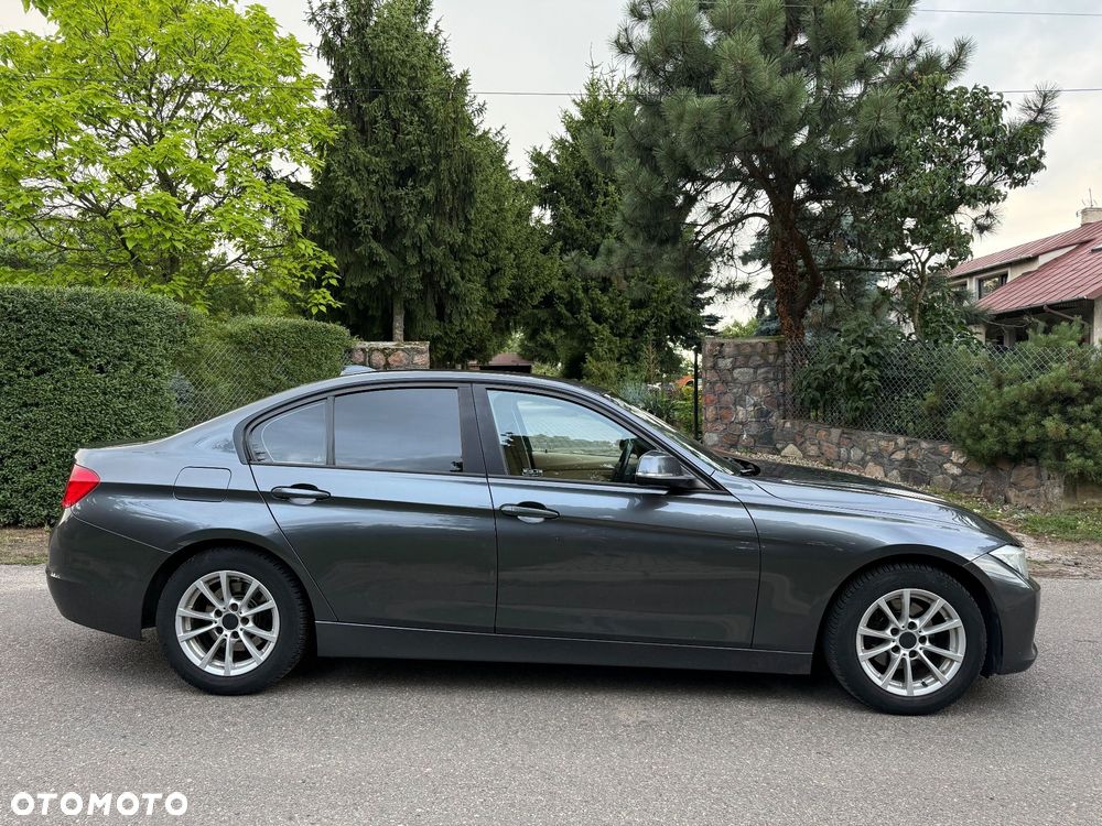 BMW Seria 3 320d DPF Edition Lifestyle - 5