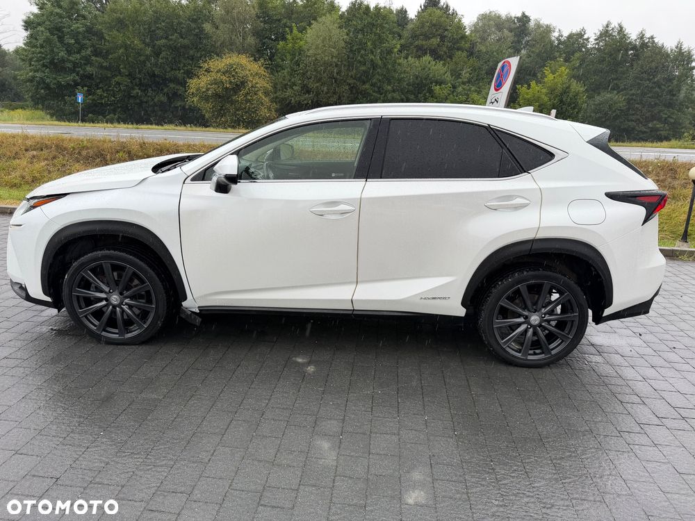 Lexus NX 300h Business Edition - 3