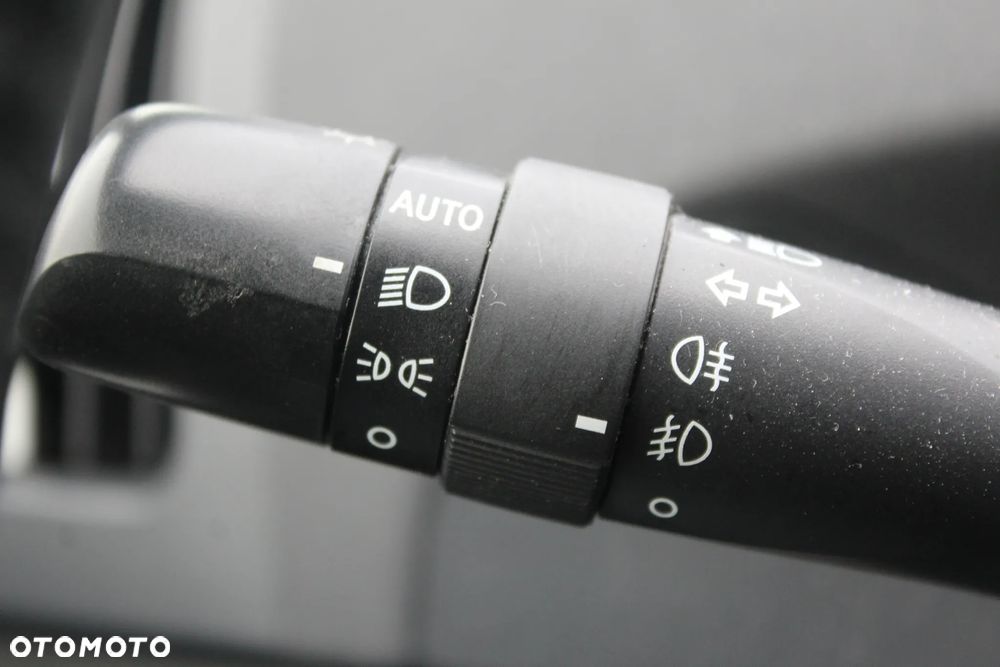 Toyota Prius (Hybrid) Executive - 18