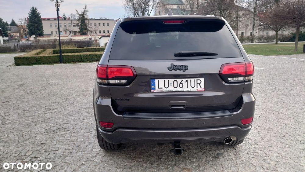 Jeep Grand Cherokee - 15