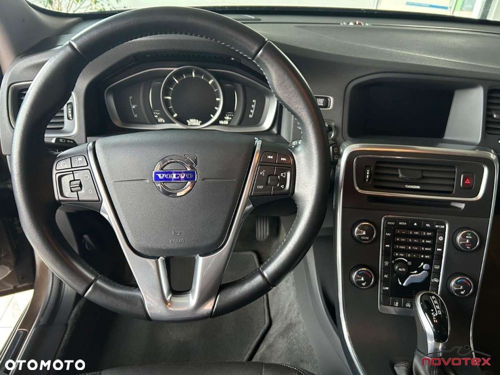 Volvo V60 Cross Country - 13