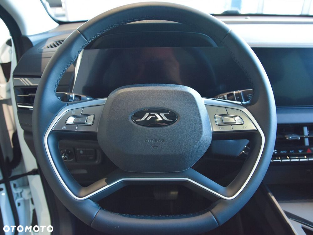 JAC JS8 - 10