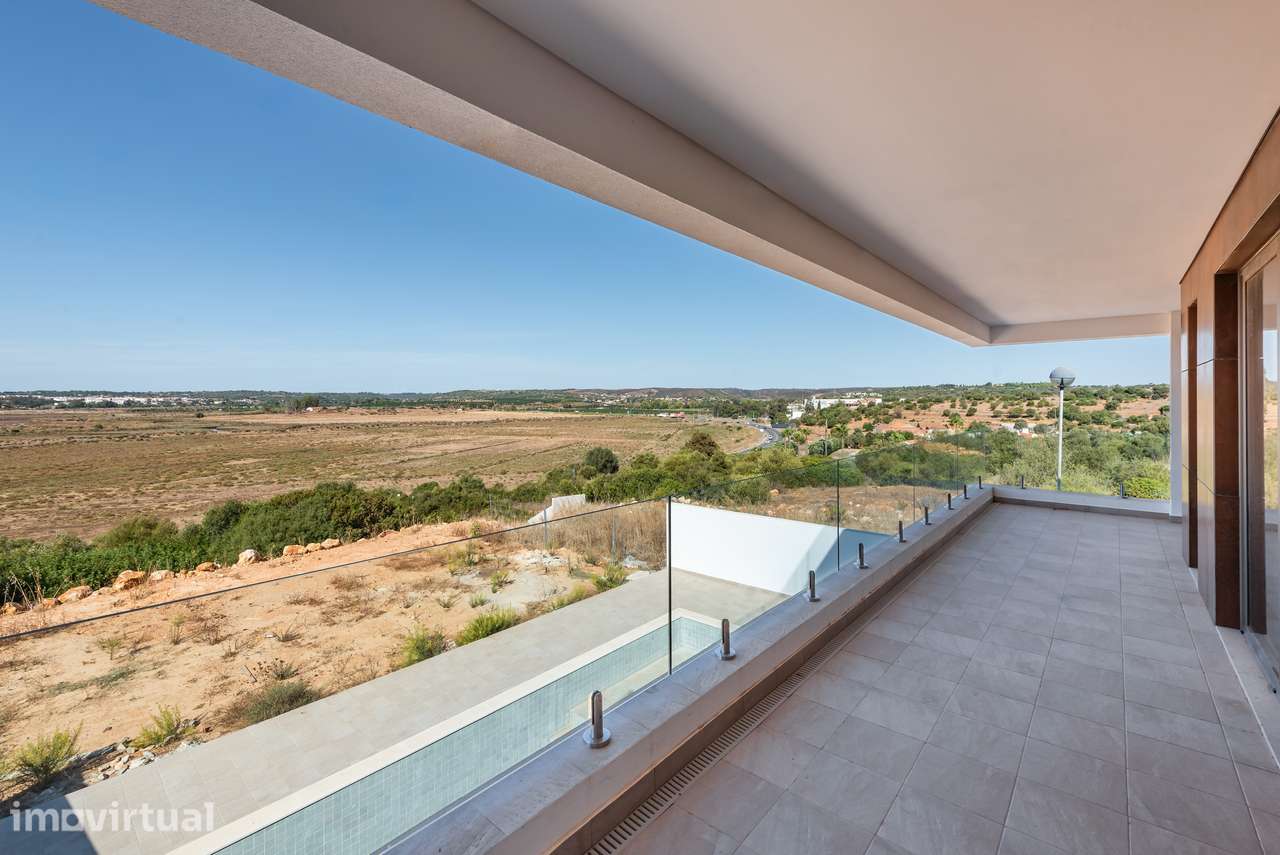 Moradia Nova T3 com piscina em Mexilhoeira Grande, Portimão - Grande imagem: 2/51