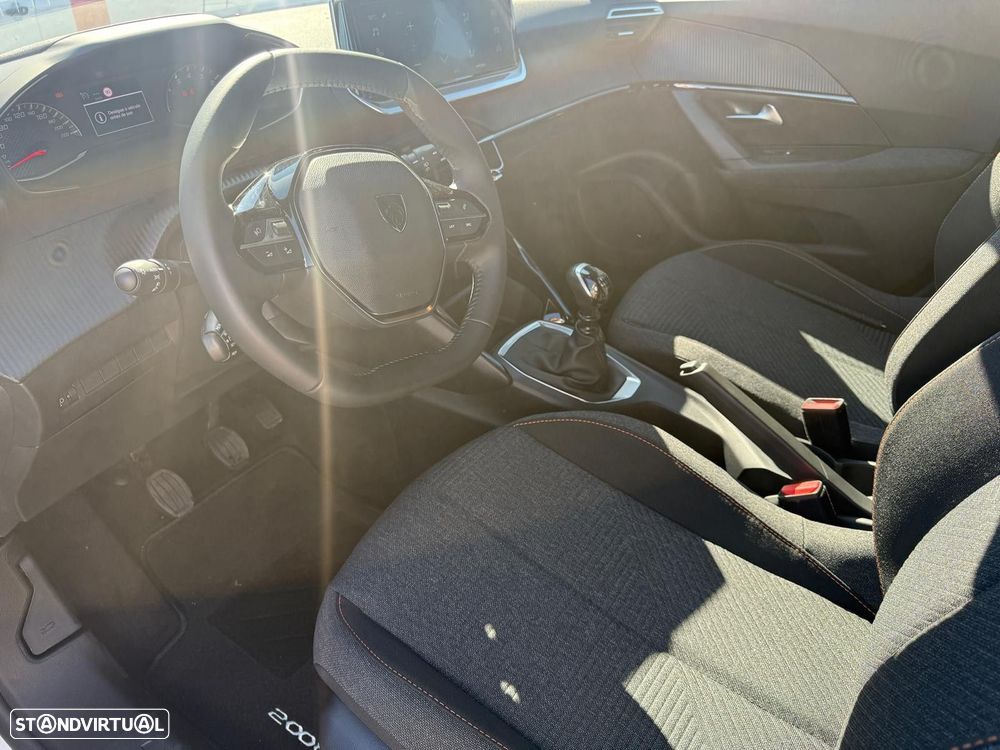 Peugeot 2008 - 8