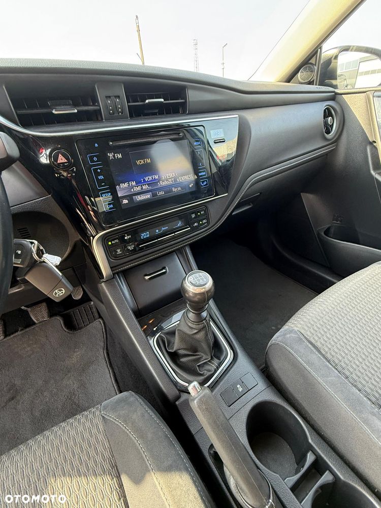 Toyota Auris 1.6 Selection - 10