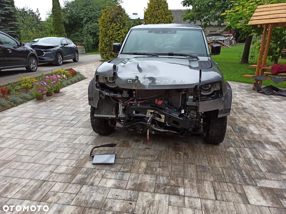 Land Rover Defender 110 P300 X-Dynamic HSE - 2