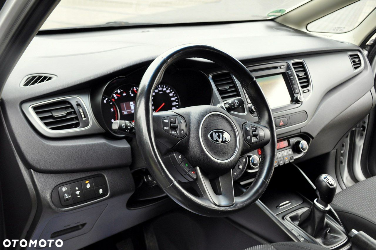 Kia Carens - 23