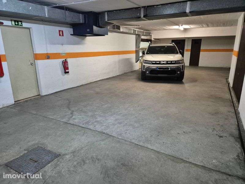 Garagem 3 carros - Miraflores - Grande imagem: 3/8