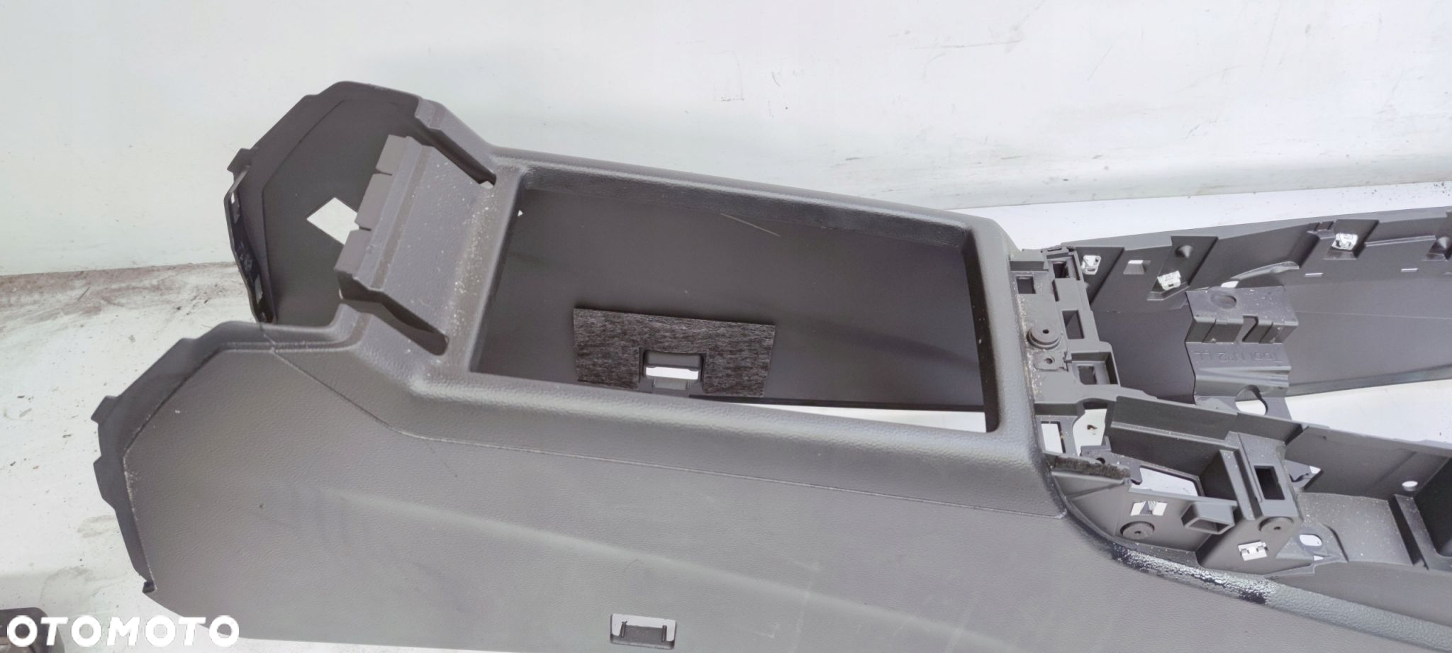 TUNEL ŚRODKOWY AUDI A4 B9 A5 8W 8W1863241A - 8
