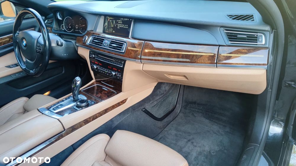 BMW Seria 7 740d xDrive - 27