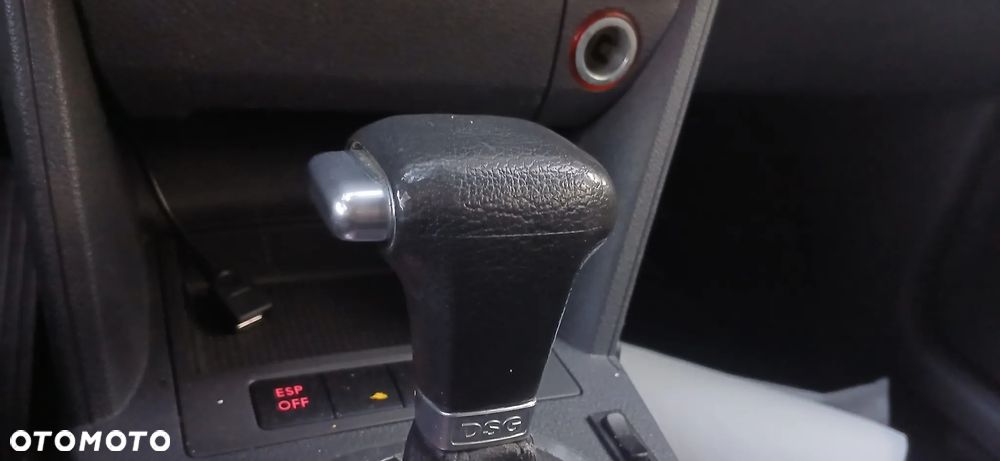 Volkswagen Touran 1.9 TDI DSG United - 18