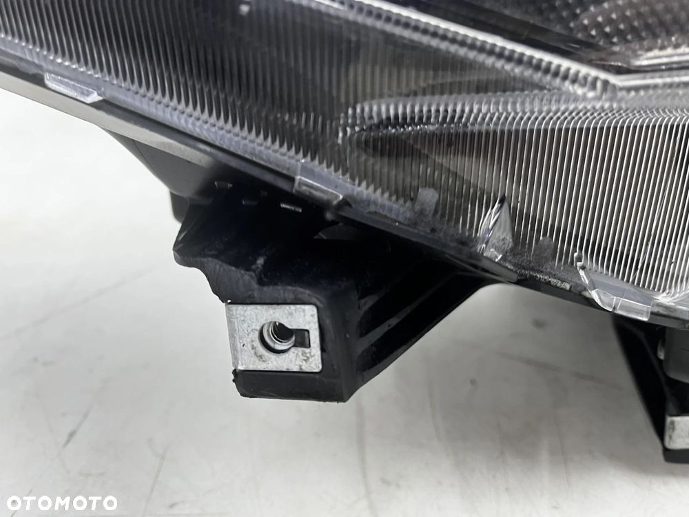Lampa reflektor Mitsubishi Eclipse Cross 17-20r. PRAWA przednia LED + soczewka Europa 9 pin prawy pr - 9