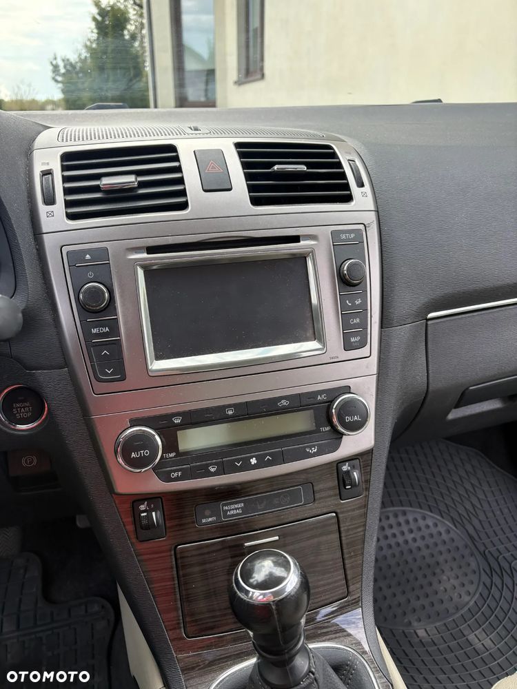 Toyota Avensis 1.8 Premium - 13