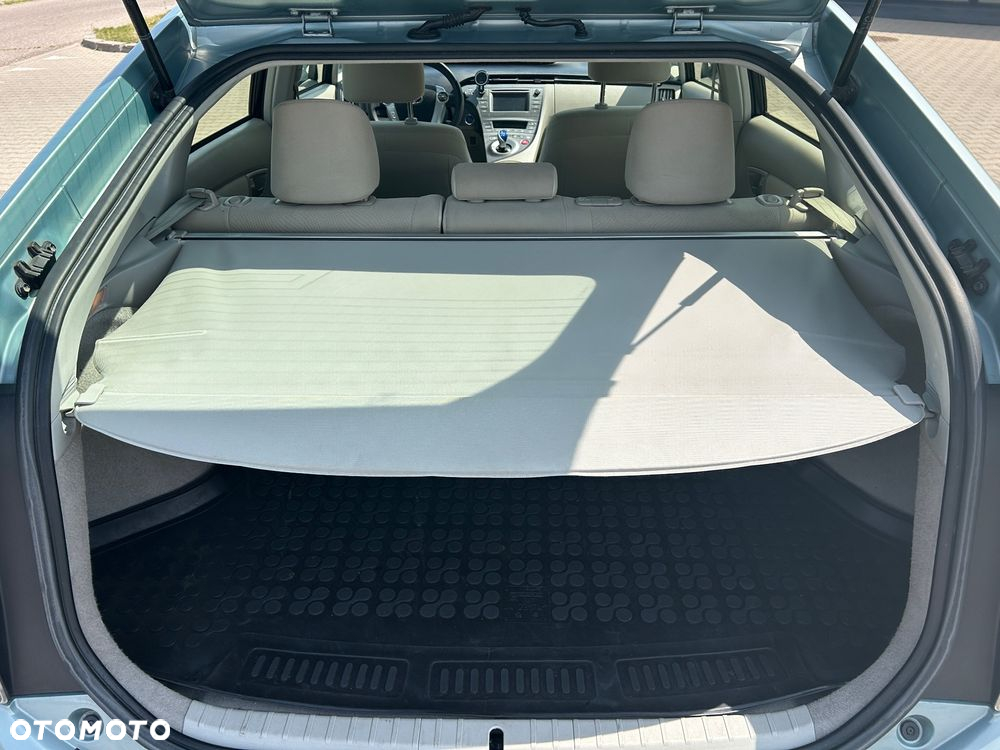 Toyota Prius (Hybrid) - 15
