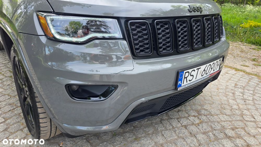 Jeep Grand Cherokee - 26