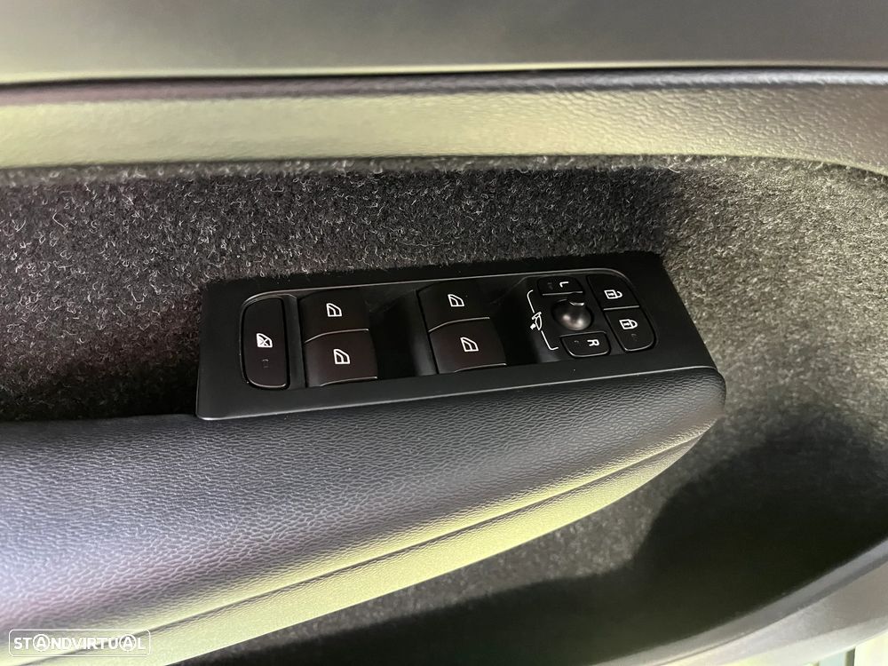 Volvo XC 40 2.0 D3 Momentum Geartronic - 13