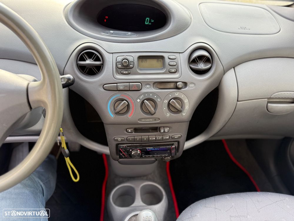 Toyota Yaris 1.0 Luna - 11