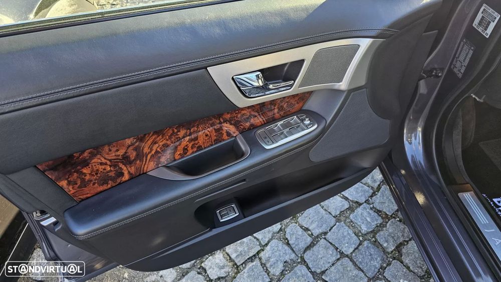Jaguar XF 2.7 D V6 Premium Luxury - 23