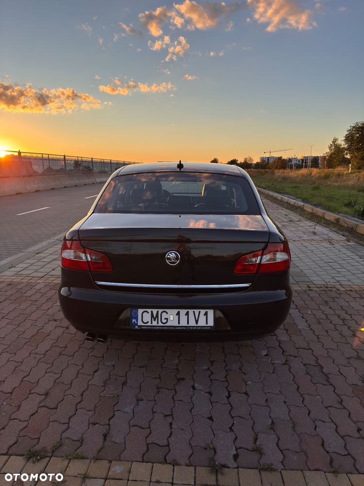Skoda Superb 2.0 TDI DSG Elegance - 9
