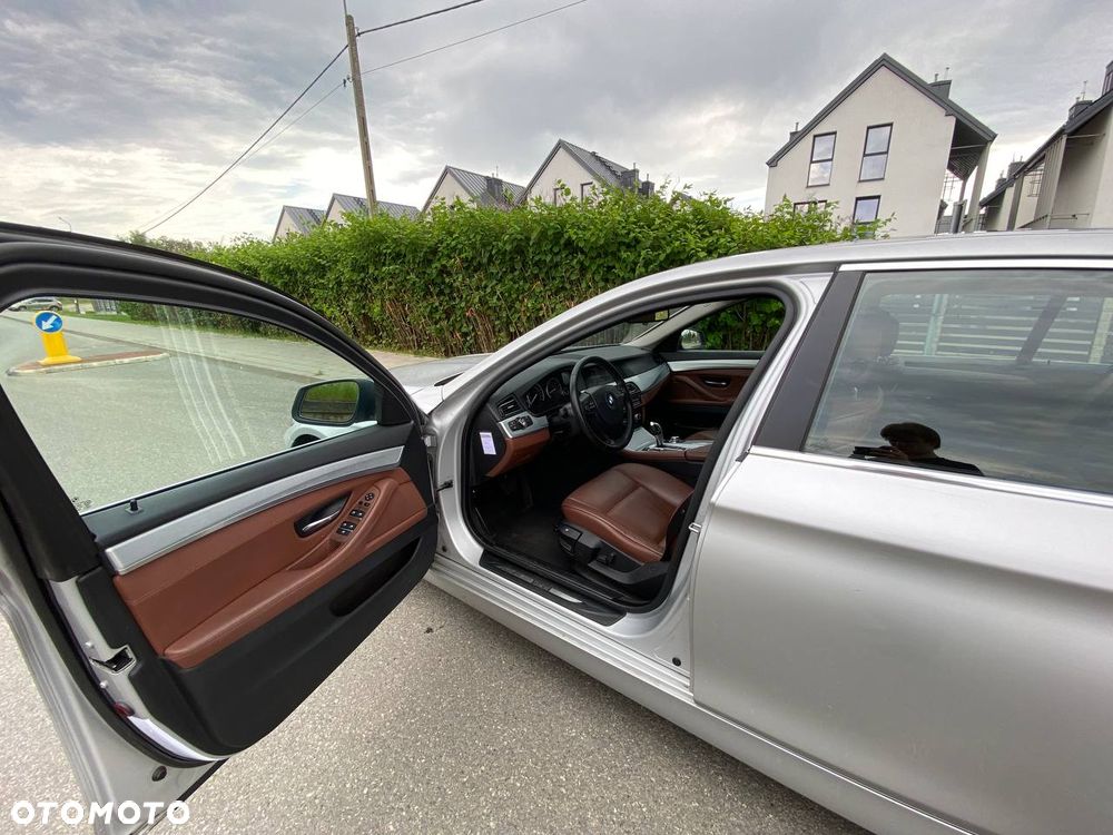 BMW Seria 5 528i xDrive Luxury Line - 8