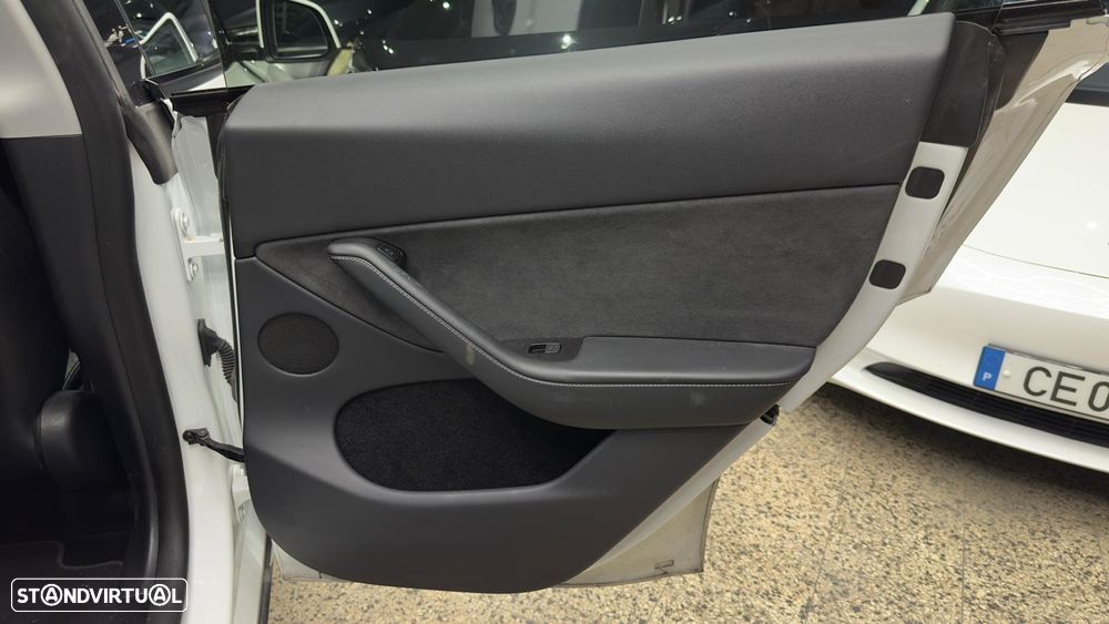 Tesla Model Y Performance Tração Integral - 31