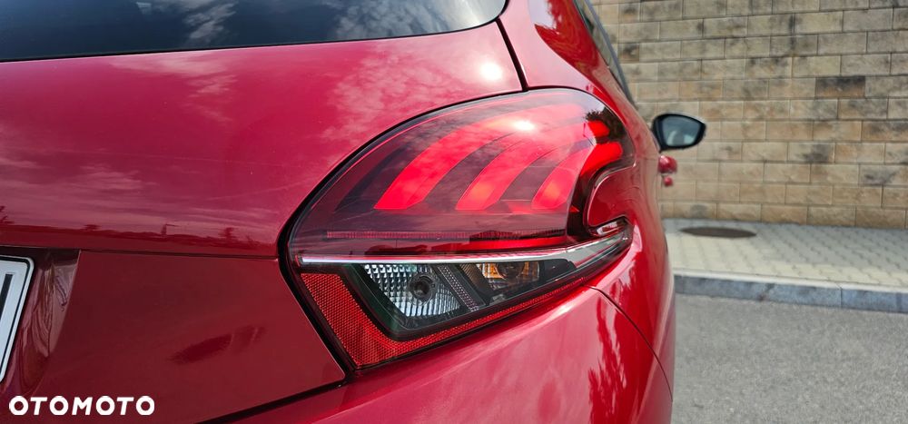 Peugeot 208 1.2 PureTech Allure - 18