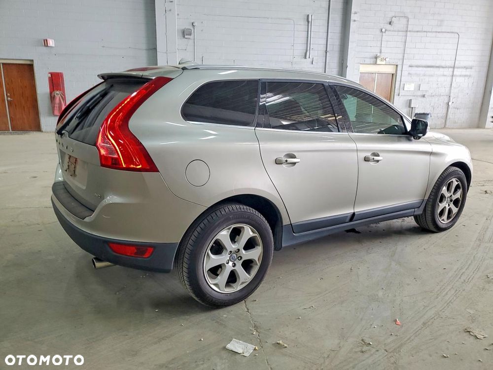 Volvo XC 60 3.2 AWD Kinetic - 4