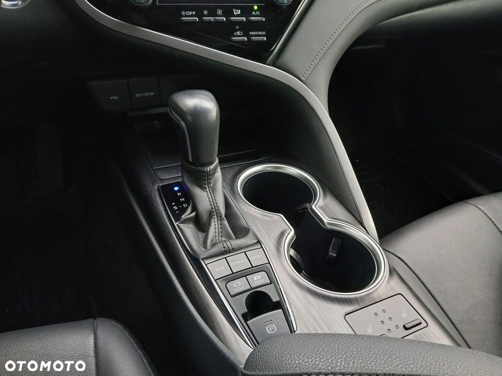 Toyota Camry - 24