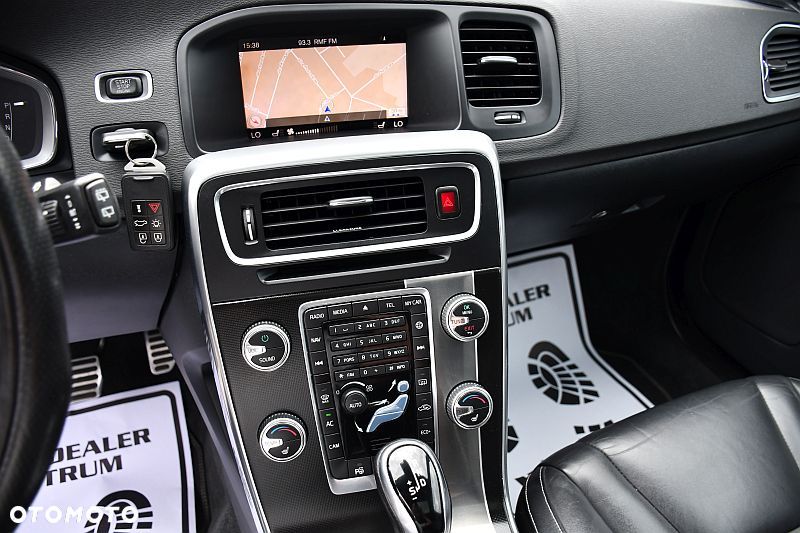 Volvo V60 D4 Geartronic RDesign - 14