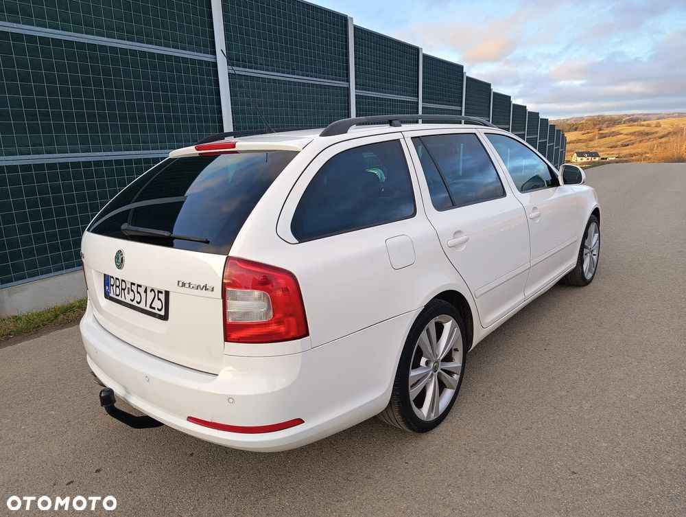 Skoda Octavia 2.0 TDI CR DPF RS - 17