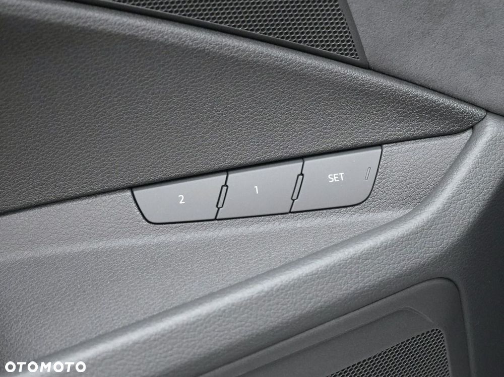 Audi Q8 Sportback e-tron - 12
