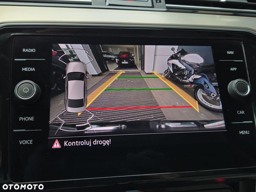 Volkswagen Passat 2.0 TDI Elegance DSG - 23