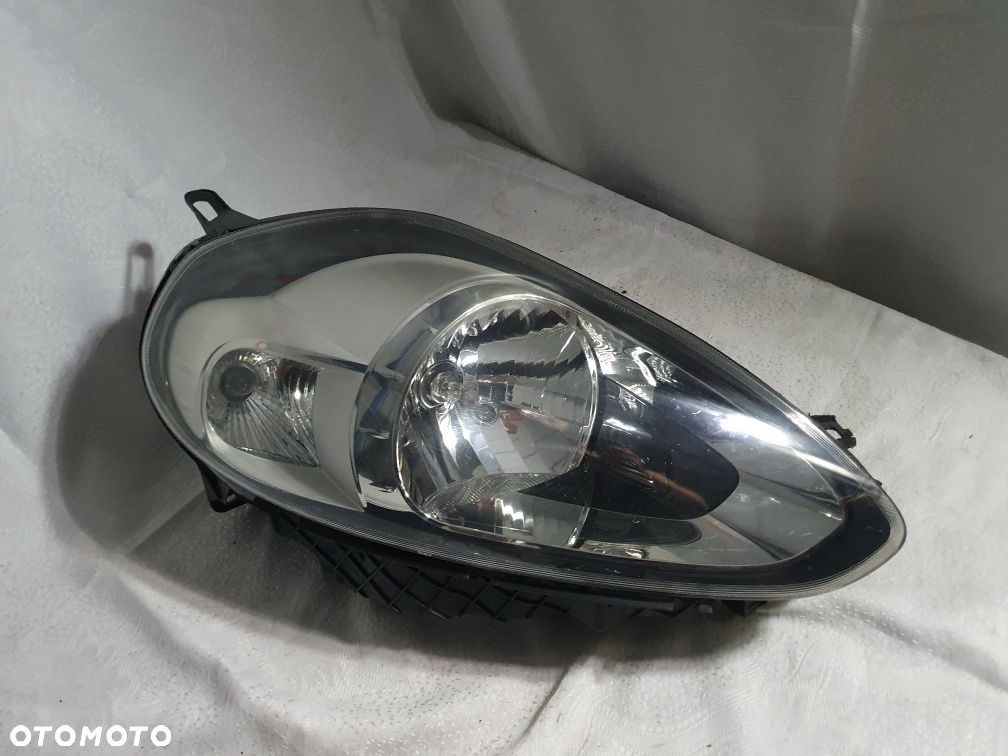 Lampa prawa Fiat Grande Punto EVO EUROPA przód - 3