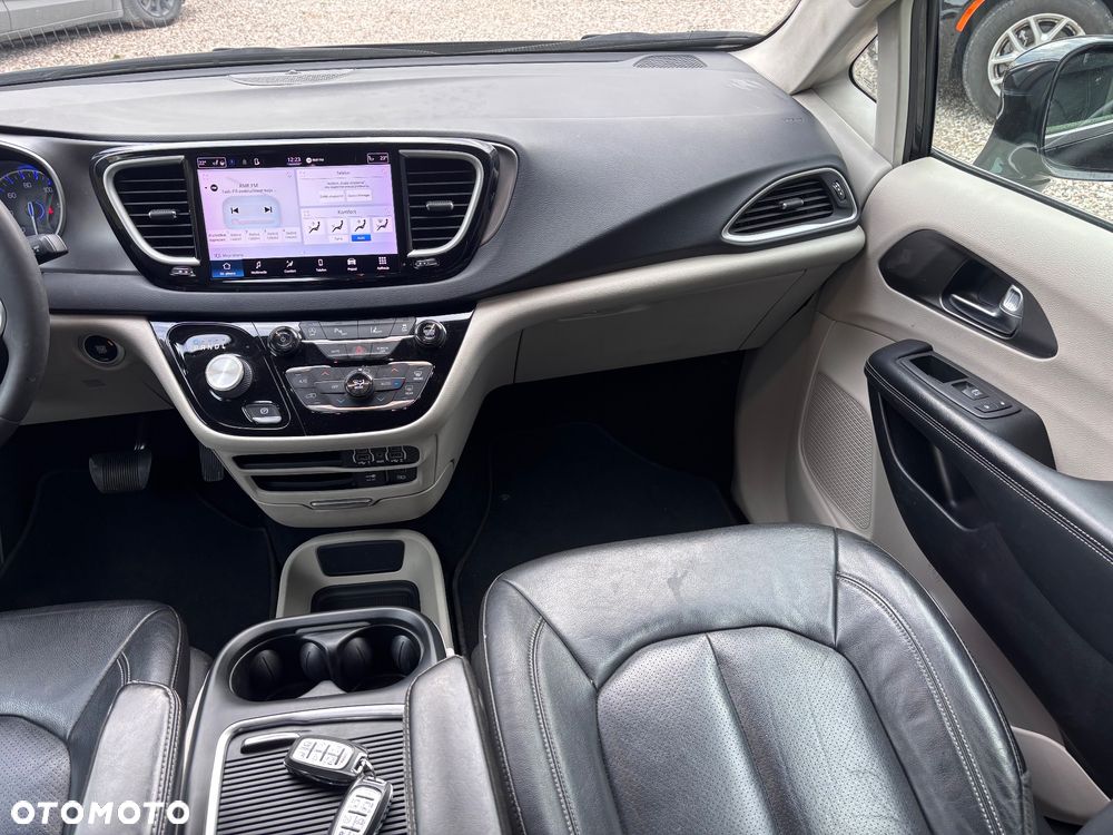 Chrysler Pacifica - 29