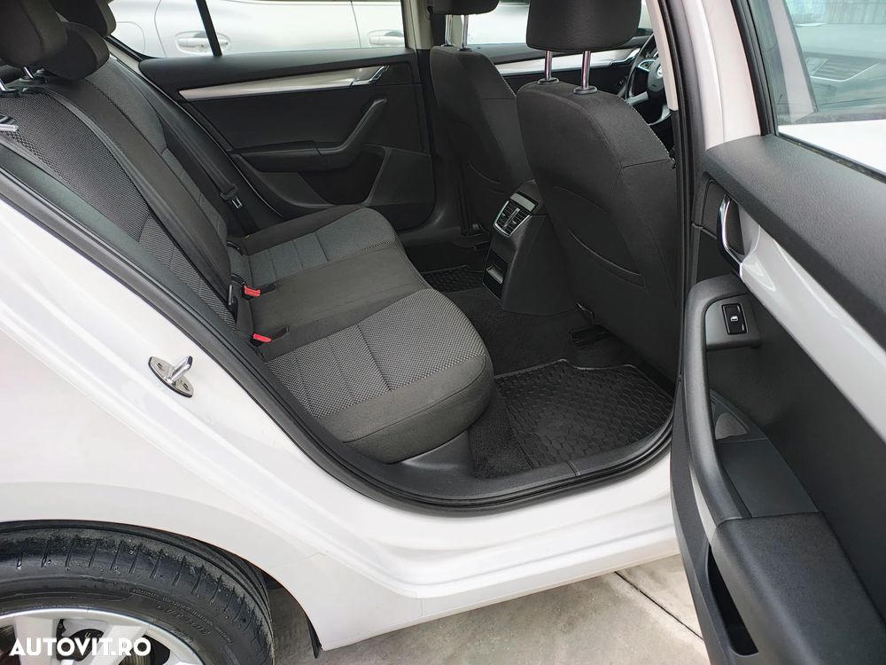 Skoda Octavia 1.6 TDI AMBITION - 12