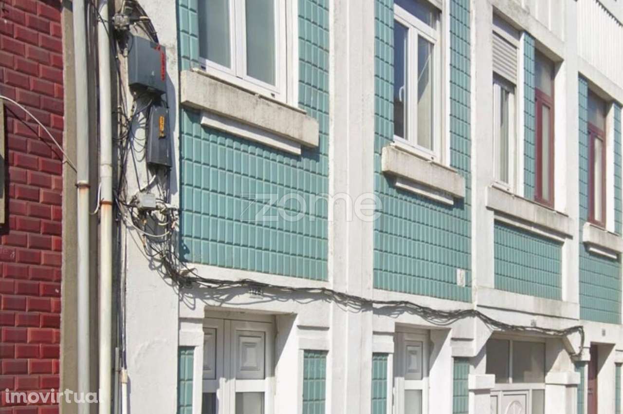 Prédio com 2 frações, rendimento imediato superior a 6%, centro Por... - Grande imagem: 3/48