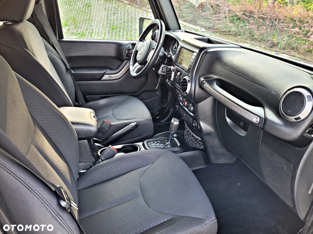 Jeep Wrangler Unlimited 3.6 Automatik Sahara - 11