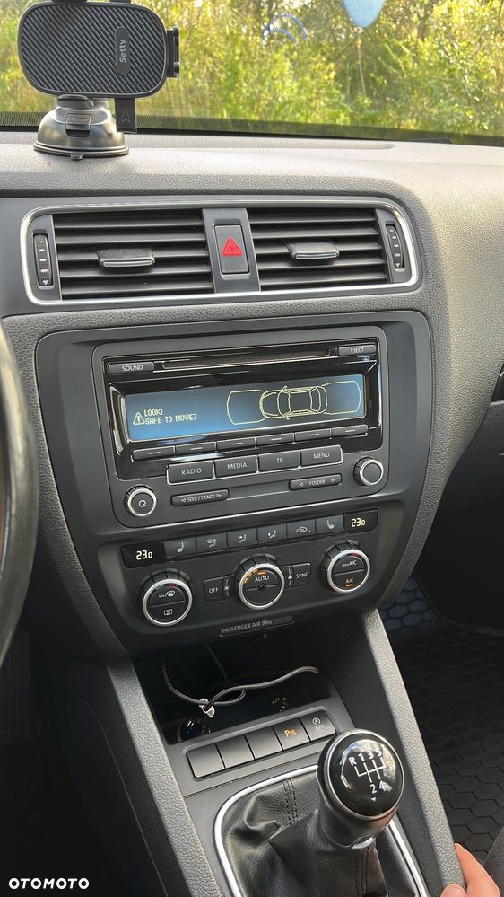 Volkswagen Jetta 1.6 TDI Blue Motion Technology Comfortline - 12