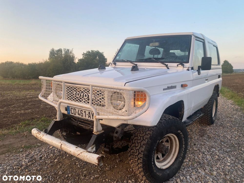 Toyota Land Cruiser - 3